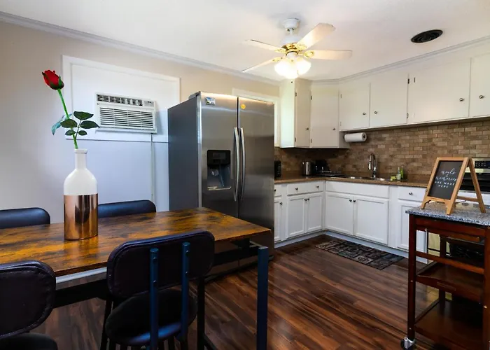 Large 7Br,4Ba, Short Walk To Niagara Falls
