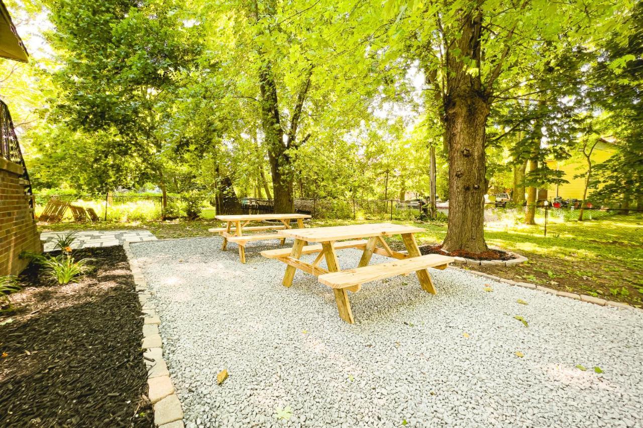 Large 7br,4ba, Short Walk To Holiday home Niagara Falls